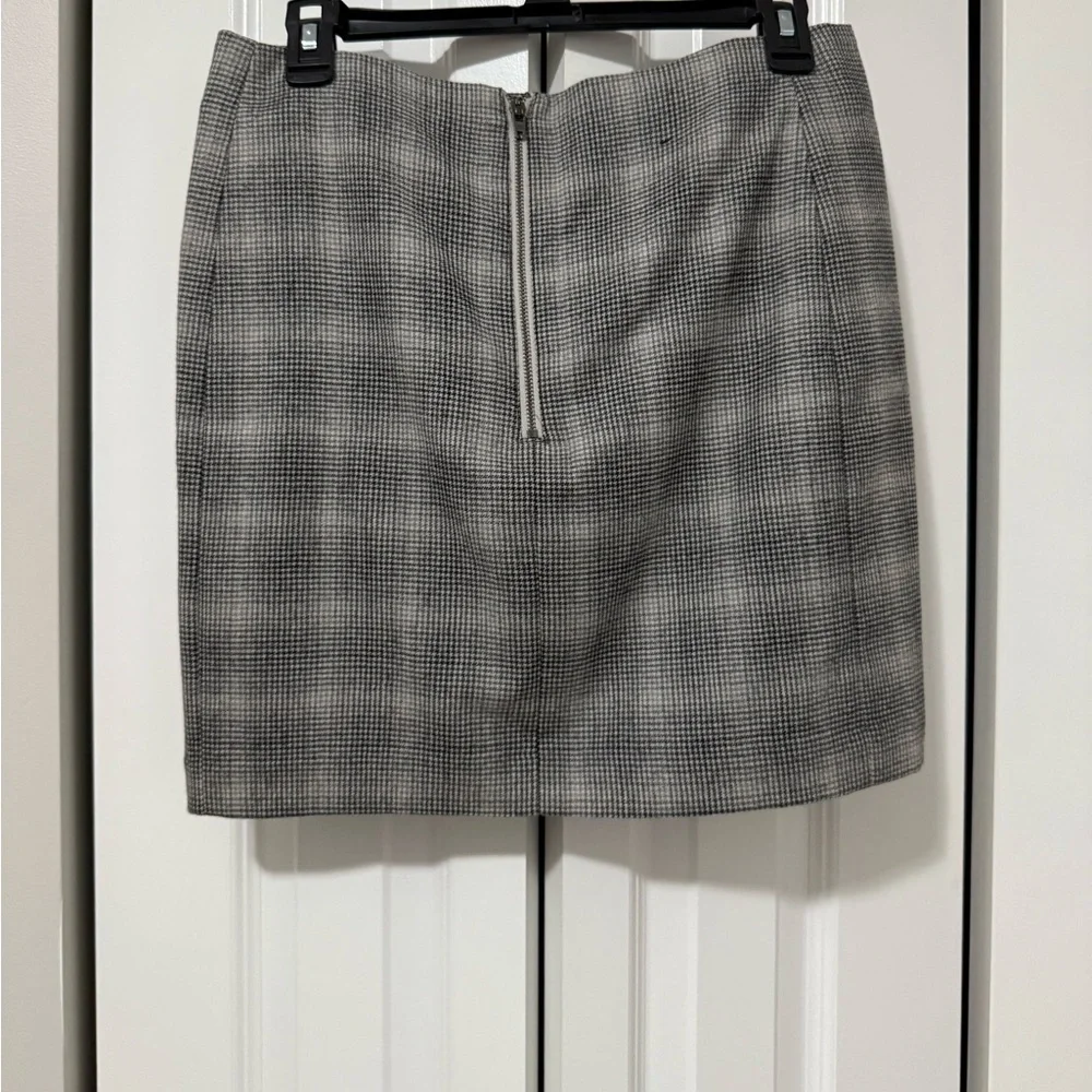 Banana Republic Gray Plaid Wool Skirt (Size 6) - Picture 2 of 6
